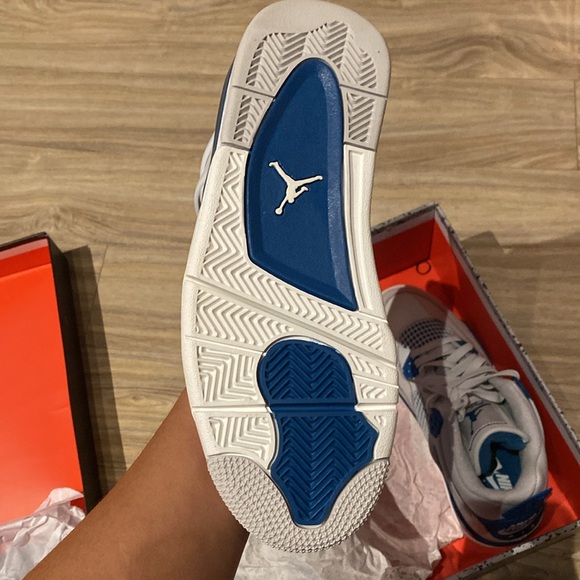 Air Jordan 4 Retro - Picture 3 of 6